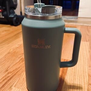 Stanley 64 oz Stainless Steel H2.0 Flowstate Quencher Tumbler Shale